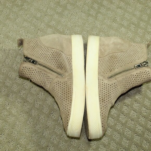 Steve Madden Size 9.5 Perforated Taupe Suede Wedge Lift Sneakers - Picture 3 of 6
